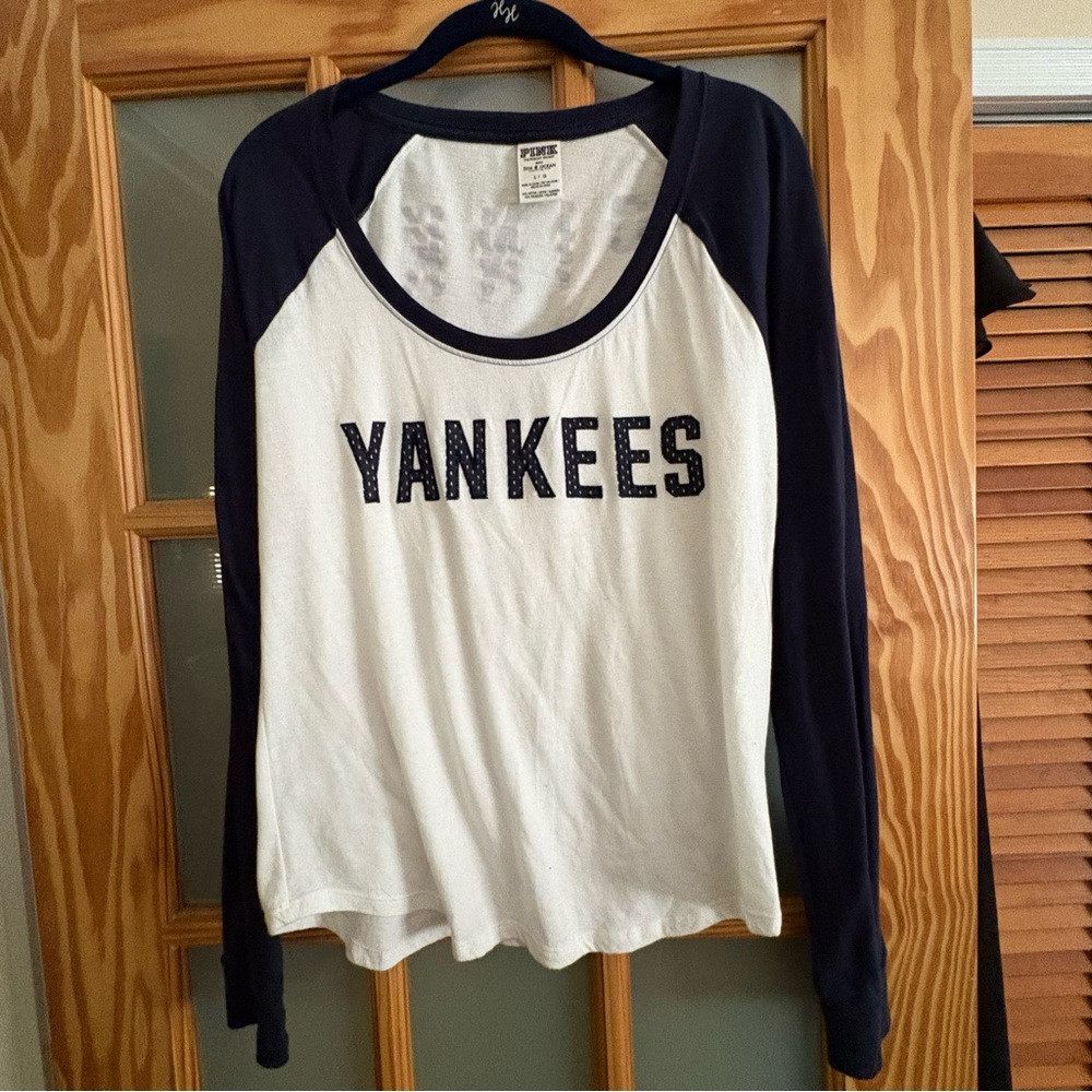 PINK by Victoria’s Secret Yankees Long Sleeve Raglan Tee